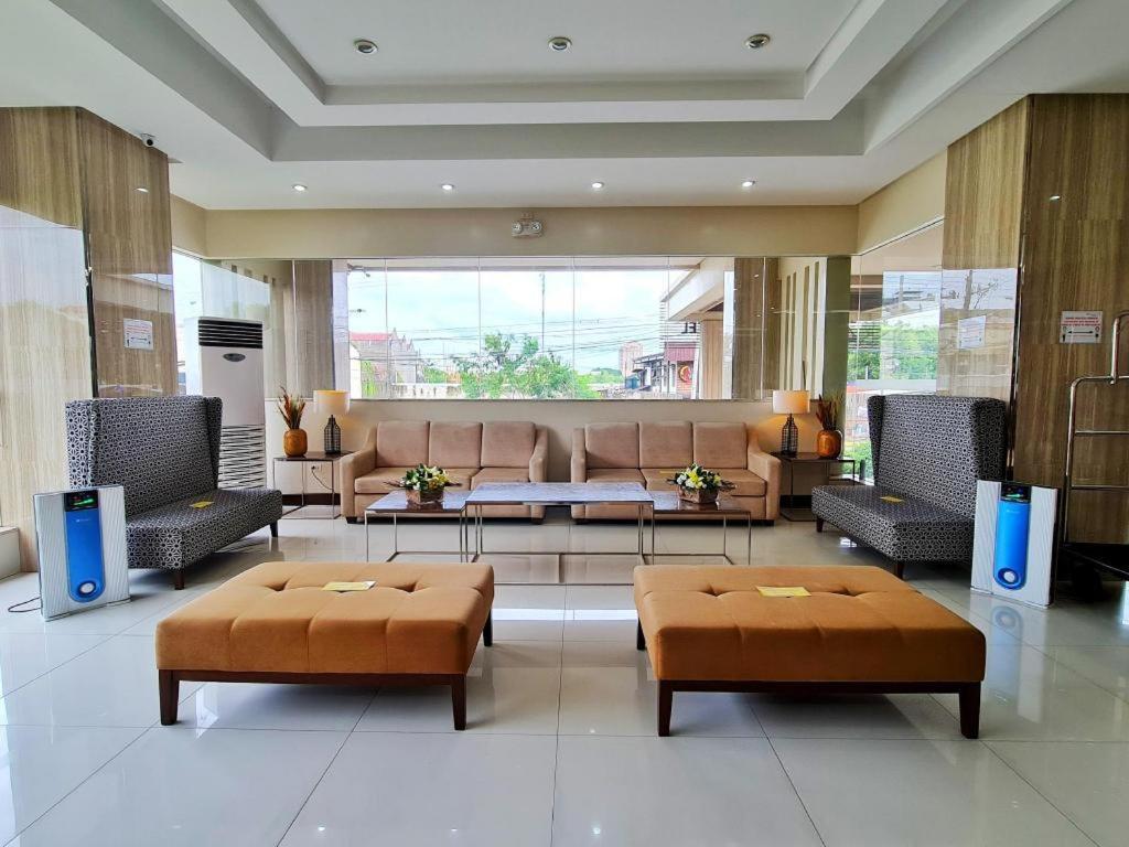 אילוילו District 21 Hotel מראה חיצוני תמונה