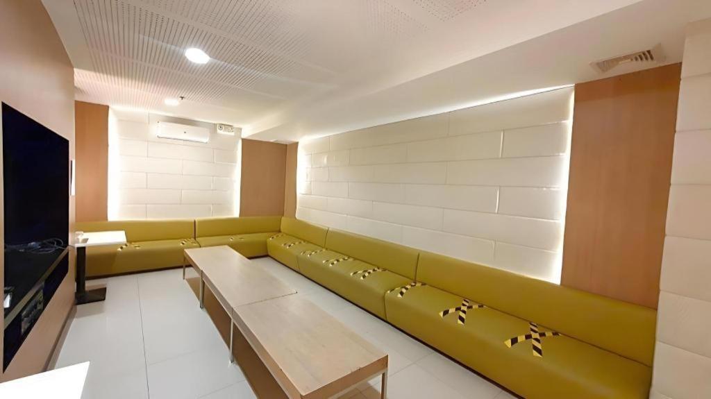 אילוילו District 21 Hotel מראה חיצוני תמונה