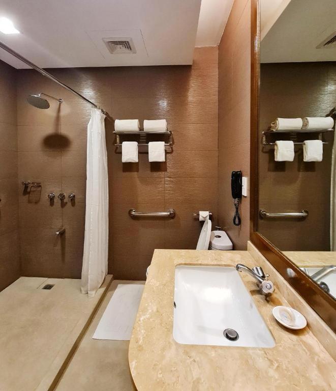 אילוילו District 21 Hotel מראה חיצוני תמונה