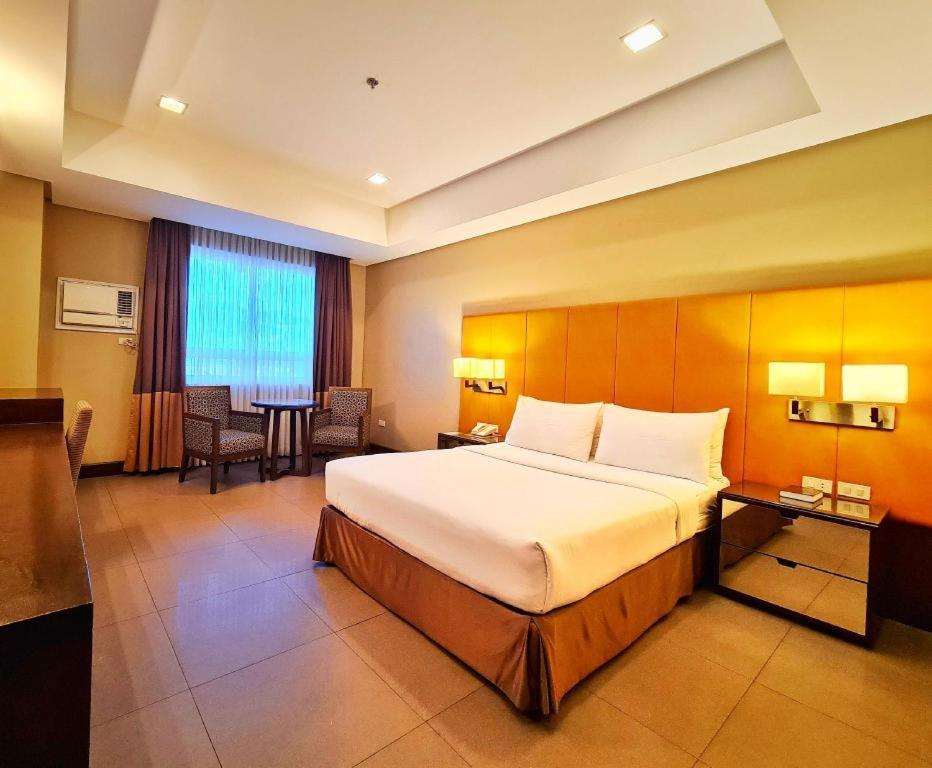 אילוילו District 21 Hotel מראה חיצוני תמונה