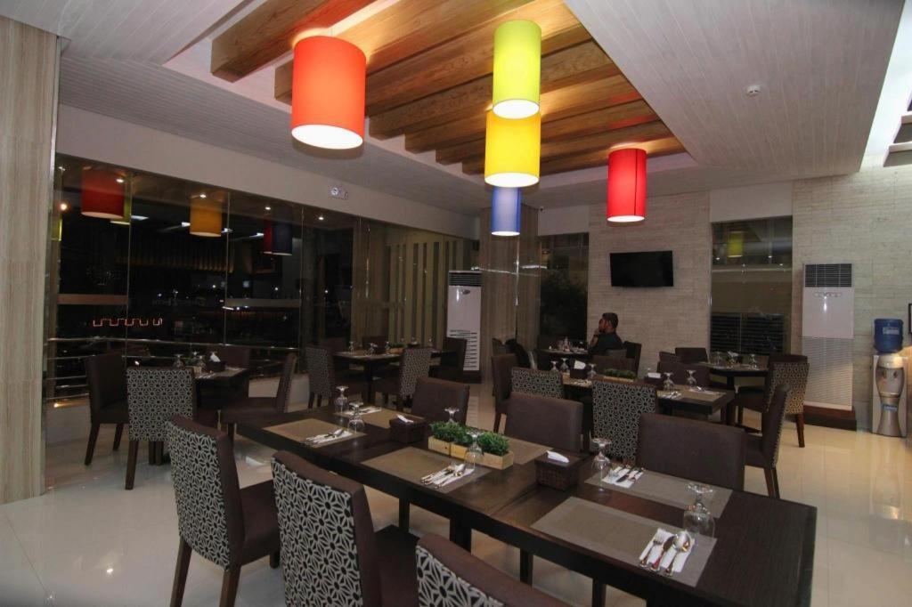 אילוילו District 21 Hotel מראה חיצוני תמונה