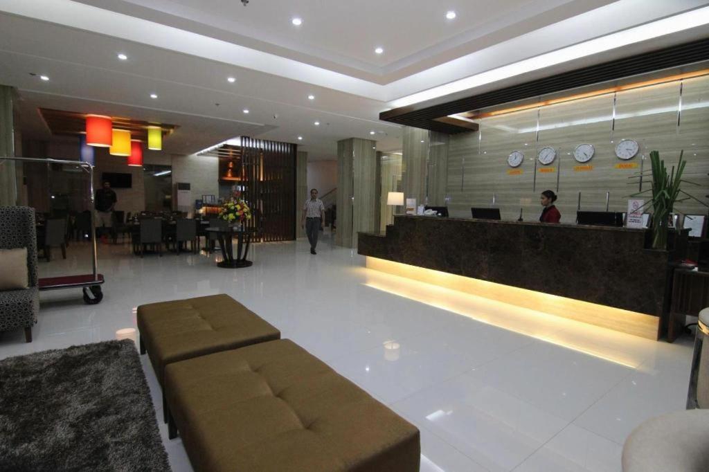 אילוילו District 21 Hotel מראה חיצוני תמונה