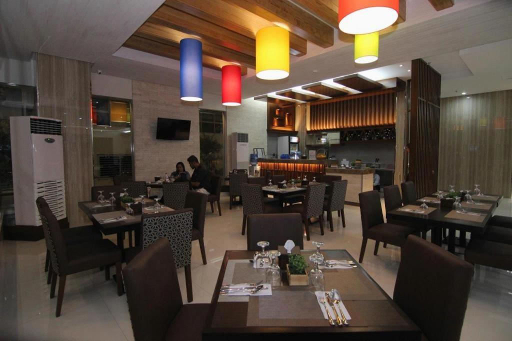 אילוילו District 21 Hotel מראה חיצוני תמונה
