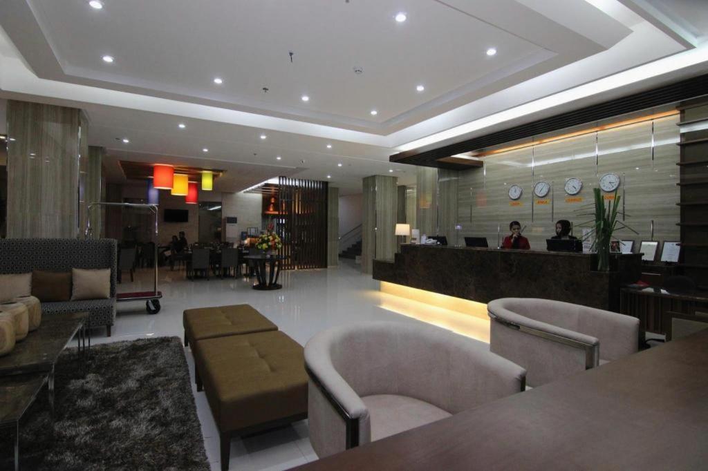 אילוילו District 21 Hotel מראה חיצוני תמונה