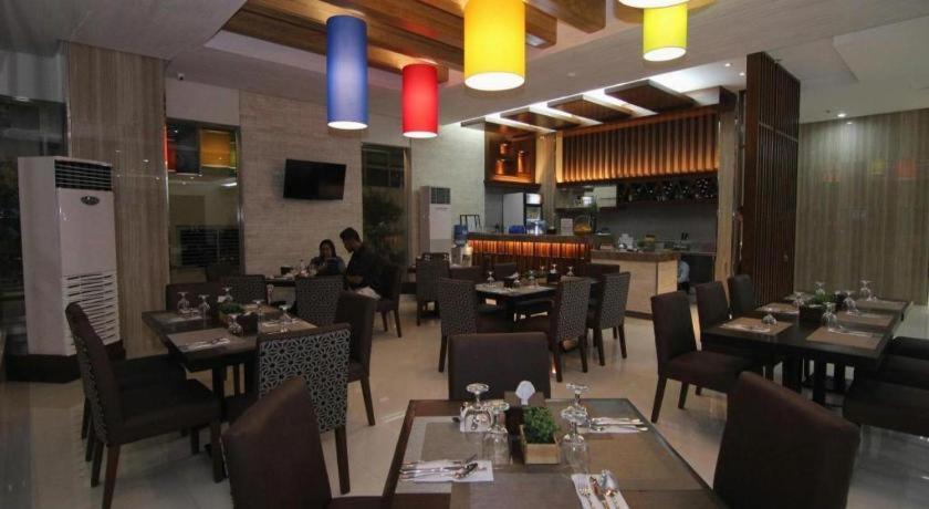 אילוילו District 21 Hotel מראה חיצוני תמונה