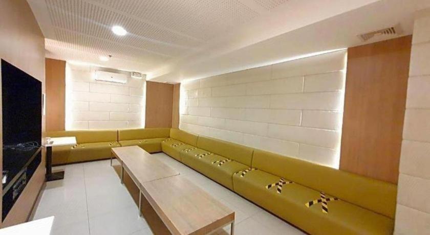 אילוילו District 21 Hotel מראה חיצוני תמונה