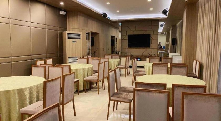 אילוילו District 21 Hotel מראה חיצוני תמונה
