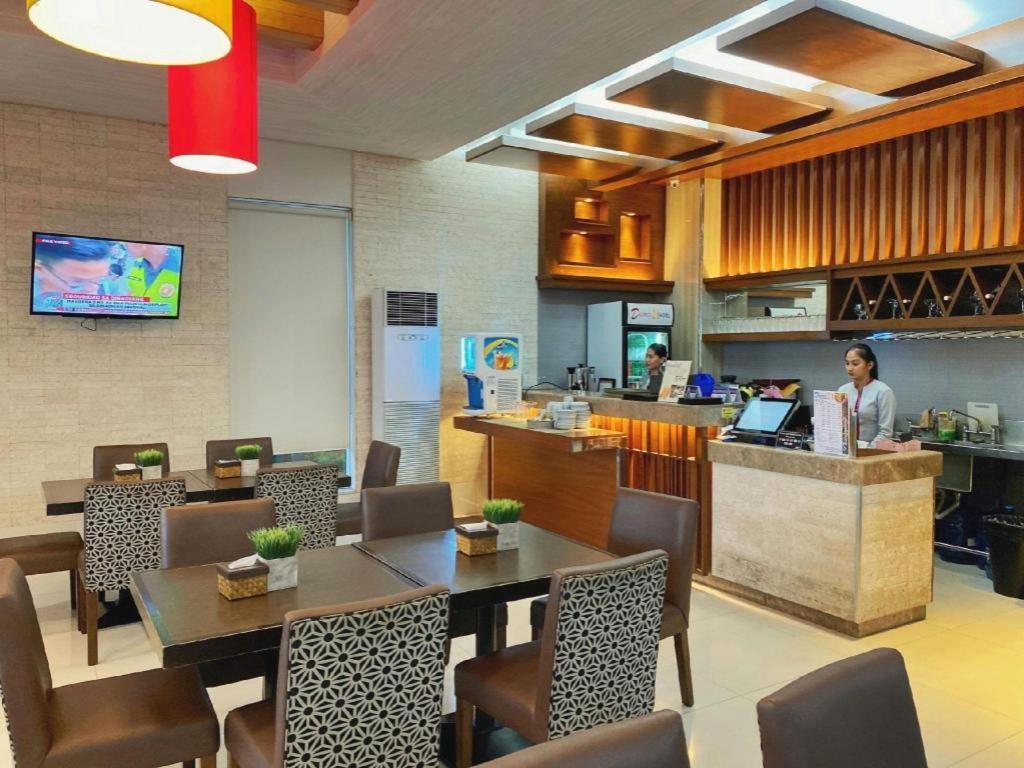 אילוילו District 21 Hotel מראה חיצוני תמונה